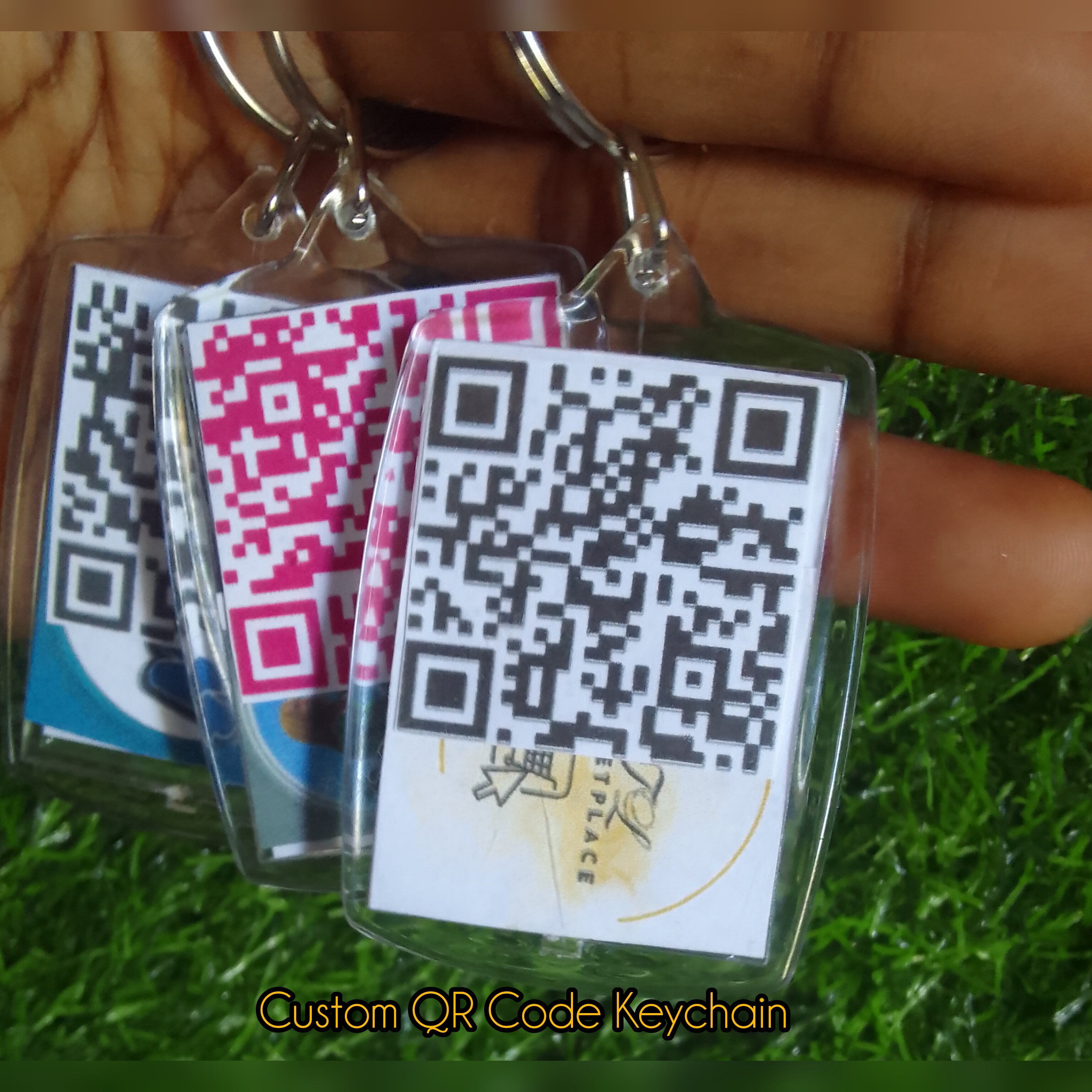 Custom QR Code Keychain – Personalized Smart Business Card Keyring for Websites, Social Media & Digital Portfolios